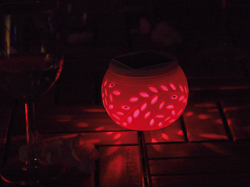 ; Solarleuchten mit Farbwechsler, Solar Laterne außenSolar-RGB-LED-LaterneSolar-RGB-WindlichterSolar-RGB-LED-LampenSolar-RGB-LED-WindlichterRGB-LED-LaternenRGB-WindlichterGartenbeleuchtungenRGB-LED-LampenLampen GartenGlaskugeln warmweiße Einmachgläser Höfe Gläser Balkon Terrassen Verandas Wintergärten GärtenWindlampen 